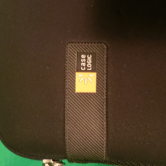 Case Logic Laptop/Tablet Case - Picture 2 of 3
